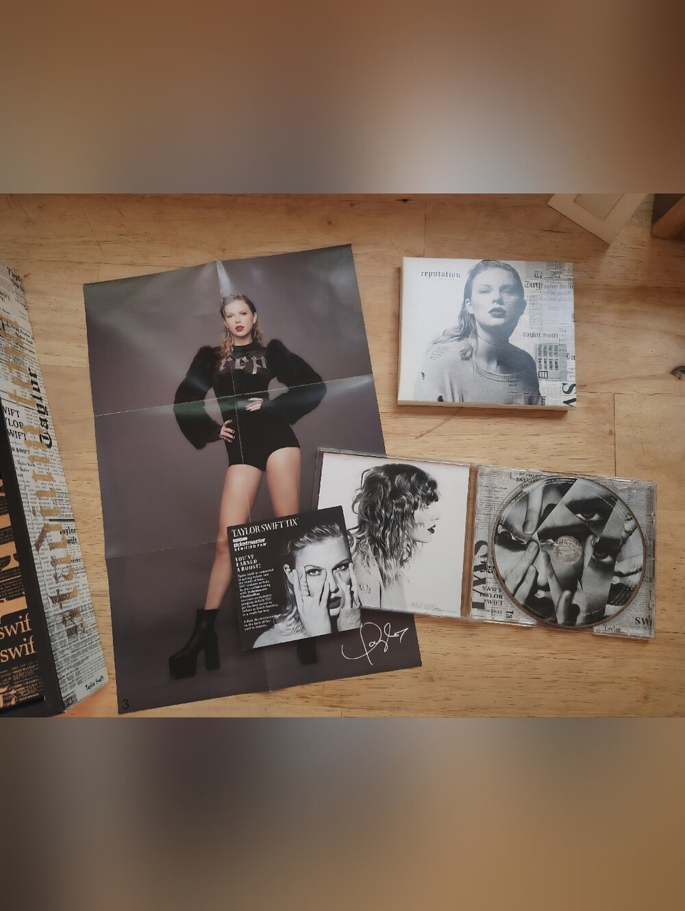 Taylor Swift VIP Reputation Box - Picture 5 of 7